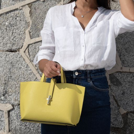 Leather handbag Tuscany Leather Agatha, Apricot
