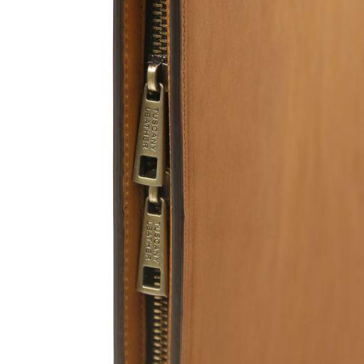 Leather document case with ring binder Tuscany Leather Augusto, Natural