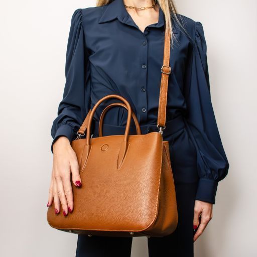 Leather handbag Tuscany Leather Camelia, Lipstick Red