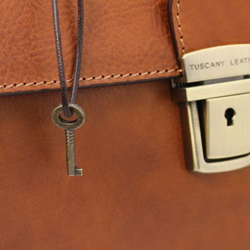 Exclusive double-bottom leather doctor bag Tuscany Leather Giotto