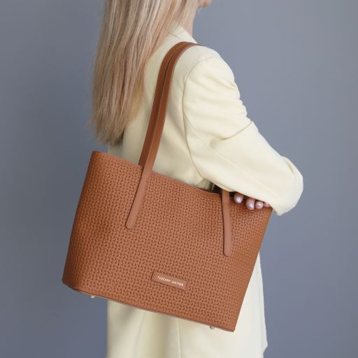 Woven printed leather shopping bag Tuscany Leather Dedalo, Pastel yellow