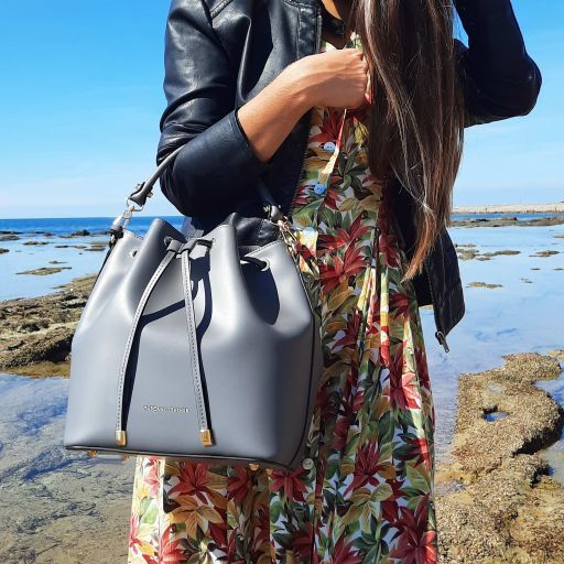 Leather bucket bag Tuscany Leather Vittoria, Blue