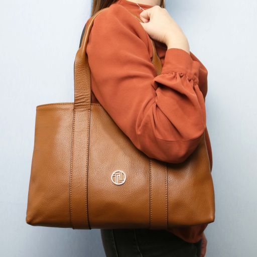 Soft leather shoulder bag Tuscany Leather Callie, Beige